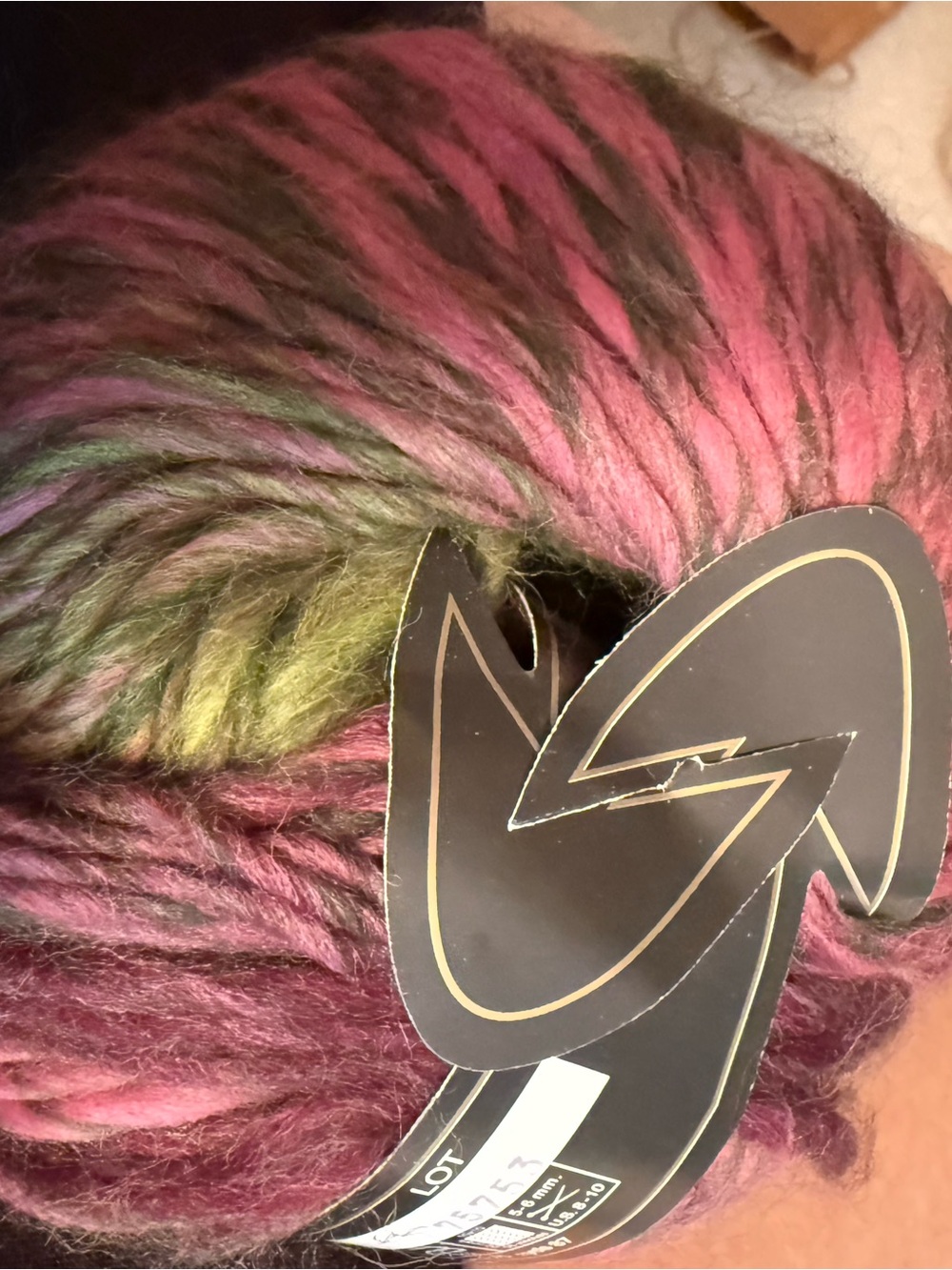 Multicolor Wool Yarn - Green and Burgundy/pink - Picture 4 of 5